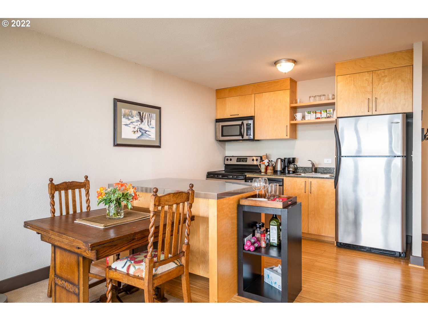 255 Southwest Harrison Street, Unit 18G Portland, OR 97201 - Photo 13 of 31 Kitchen/Dining Room