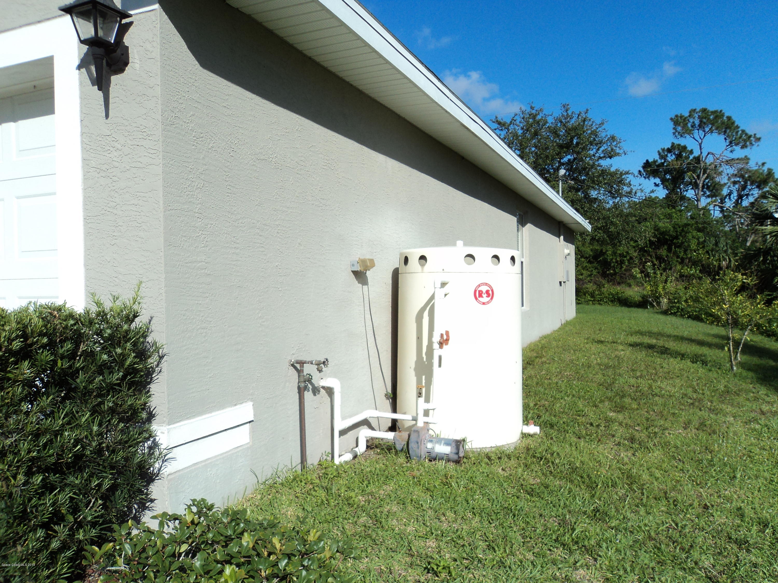 1685 Wacker Avenue Southeast Palm Bay, FL 32909 - Photo 30 of 30 a view of a backyard with garden