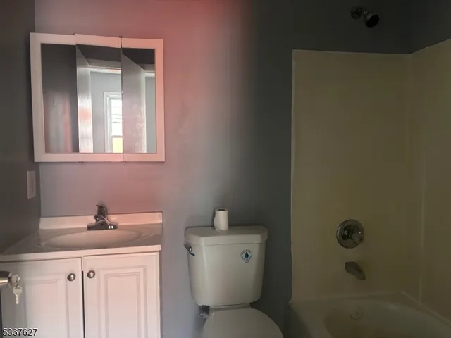 $2,195 | 95 1st Street, Elizabeth Port, NJ 07206