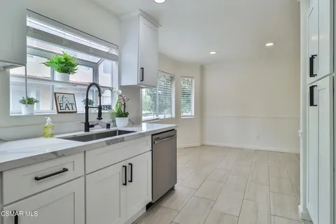 $598,000 | 2711 Stearns Street, Unit 4, Simi Valley, CA 93063