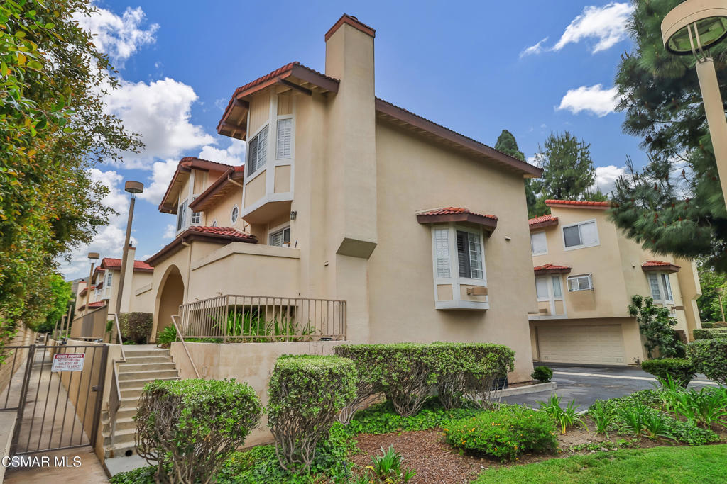 2711 Stearns Street, Unit 4 Simi Valley, CA 93063 - Photo 2 of 22