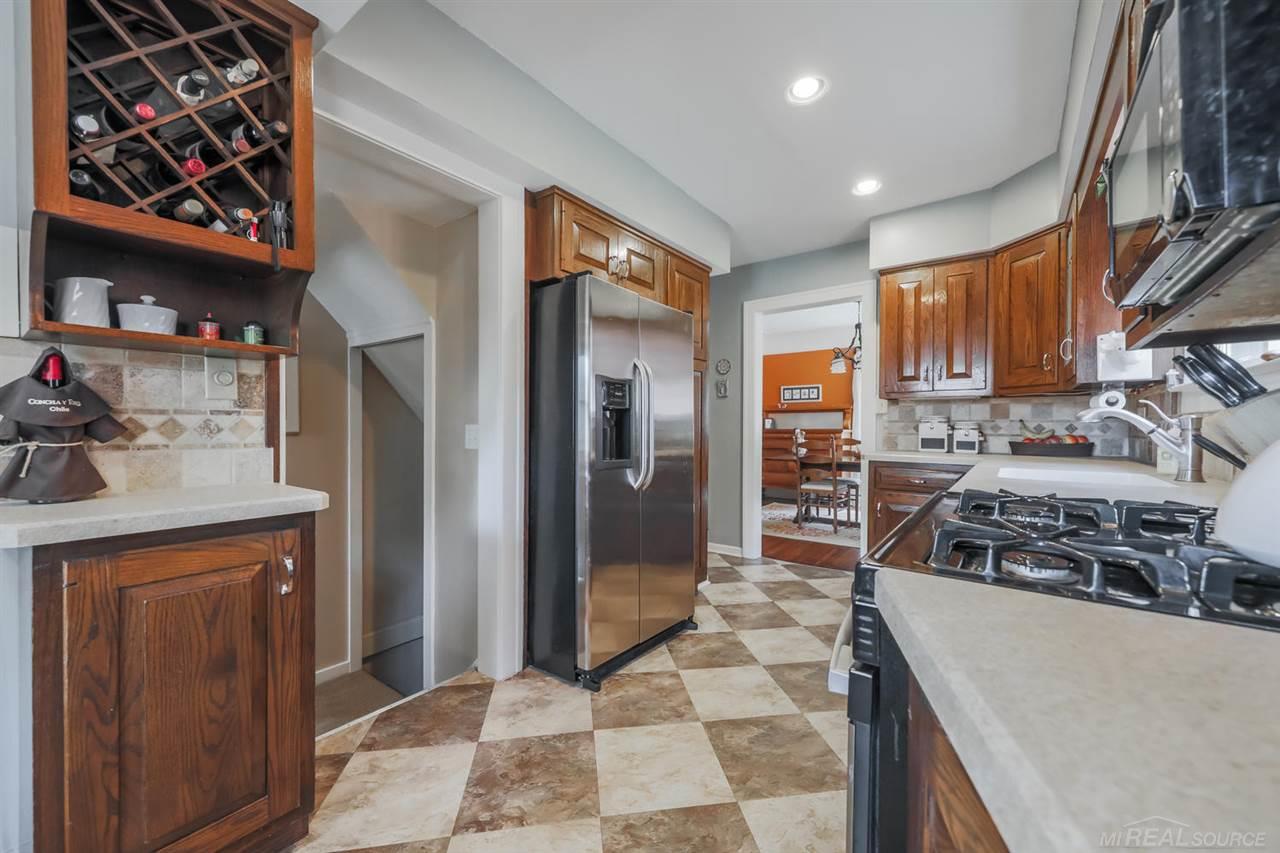 932 Lincoln Road Grosse Pointe, MI 48230 - Photo 15 of 40 31363857-14.JPG