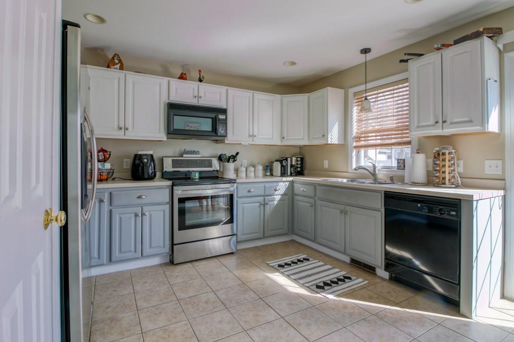 25 Bruce Street Springfield, MA 01119 - Photo 8 of 25