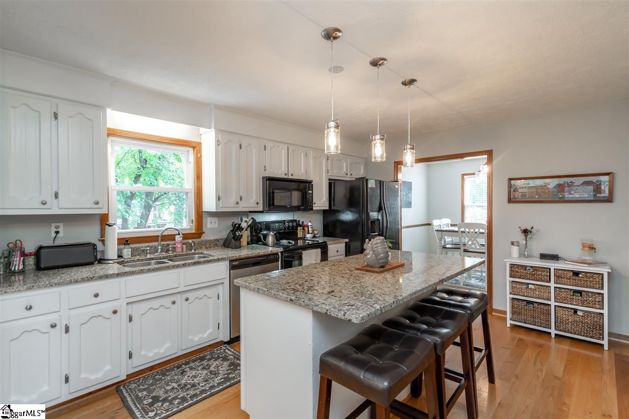 21 Meredith Lane Greenville, SC 29607 - Photo 3 of 20 Gallery Image 3
