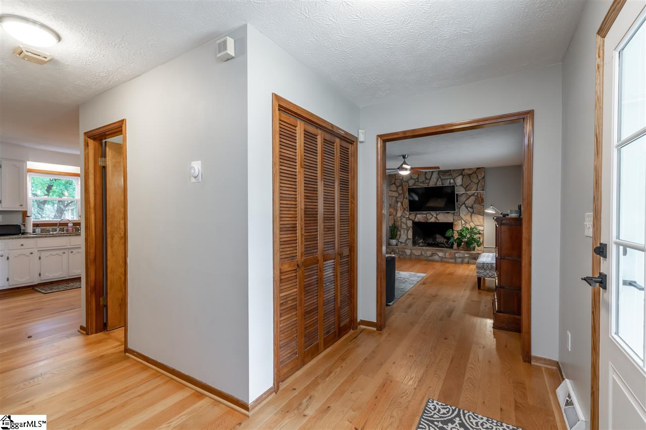 21 Meredith Lane Greenville, SC 29607 - Photo 5 of 20 Gallery Image 5