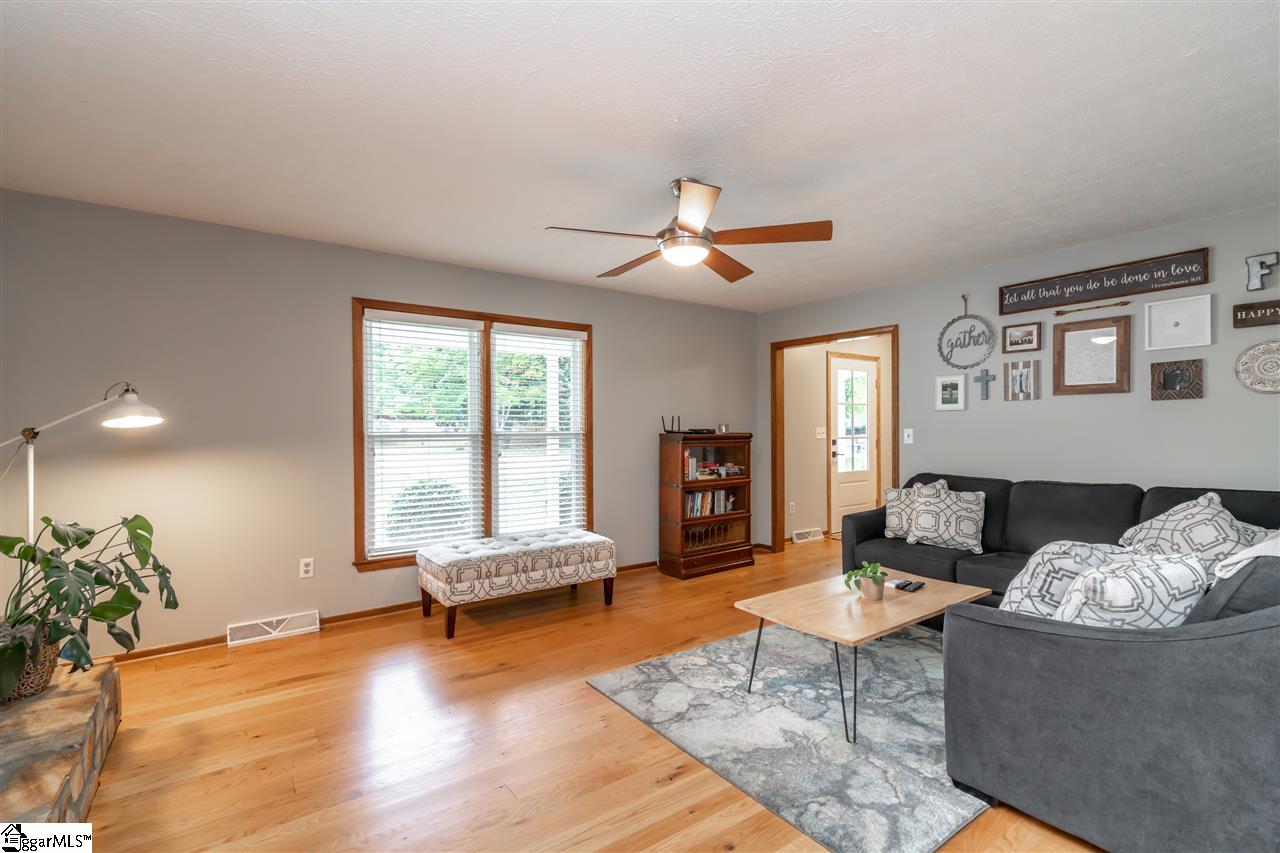 21 Meredith Lane Greenville, SC 29607 - Photo 6 of 20 Gallery Image 6