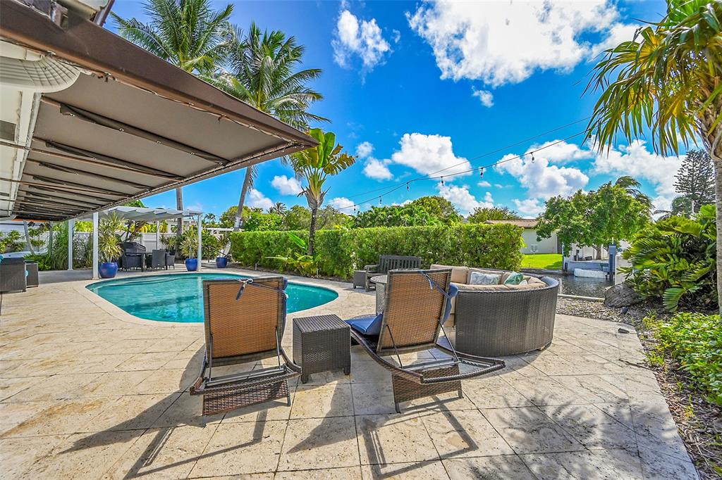 1080 Southeast 9th Avenue Pompano Beach, FL 33060 - Photo 33 of 53 a view of a patio with table and chairs potted plants