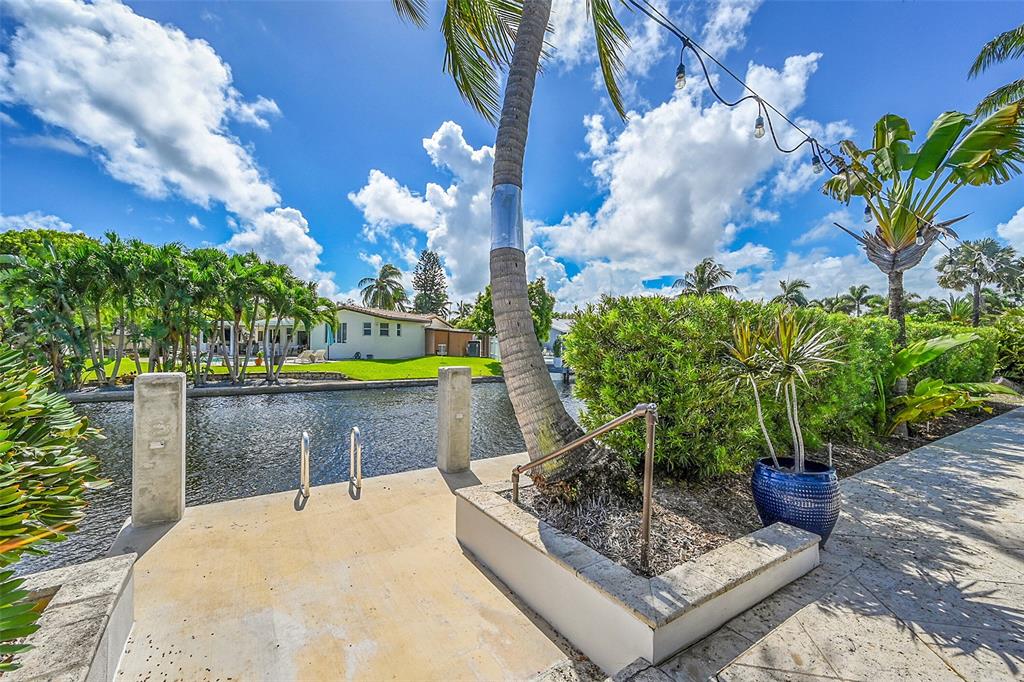 1080 Southeast 9th Avenue Pompano Beach, FL 33060 - Photo 34 of 53 a view of a yard in front of house