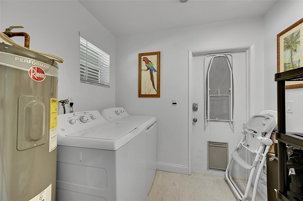 1080 Southeast 9th Avenue Pompano Beach, FL 33060 - Photo 38 of 53 a utility room with dryer and washer