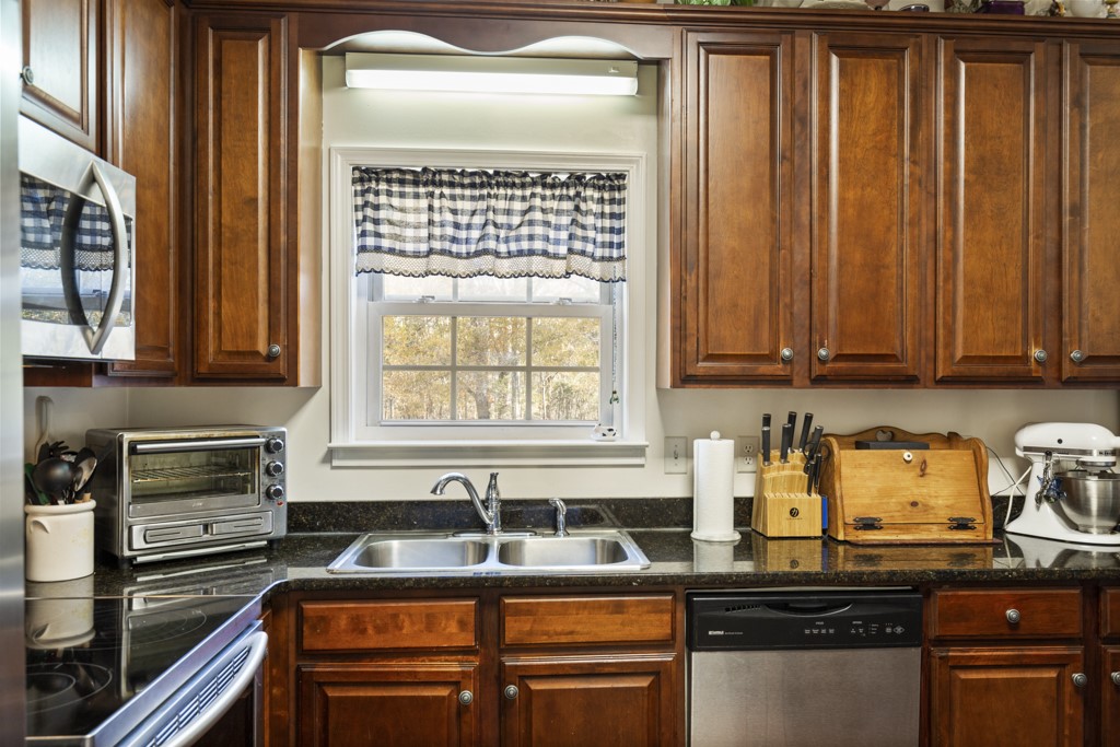 274 Circle Drive Pendleton, SC 29670 - Photo 8 of 50 Kitchen overlooks the backyard