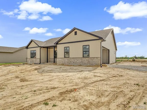 $449,500 | 951 Forbs Drive, Waterloo, IL 62298