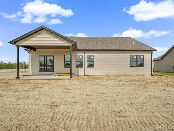 $449,500 | 951 Forbs Drive, Waterloo, IL 62298
