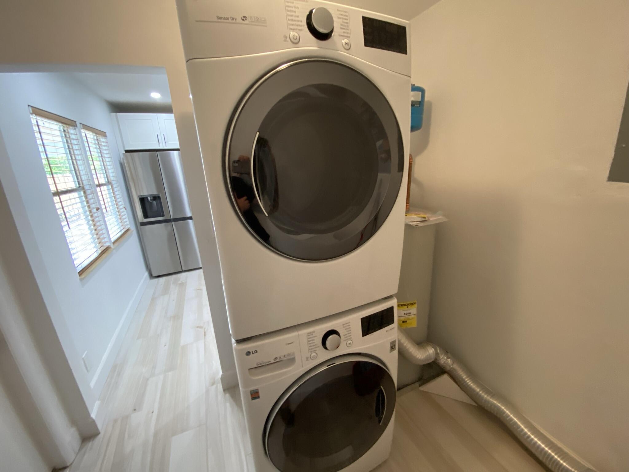 209 Coventry Street Boca Raton, FL 33487 - Photo 18 of 18 Laundry