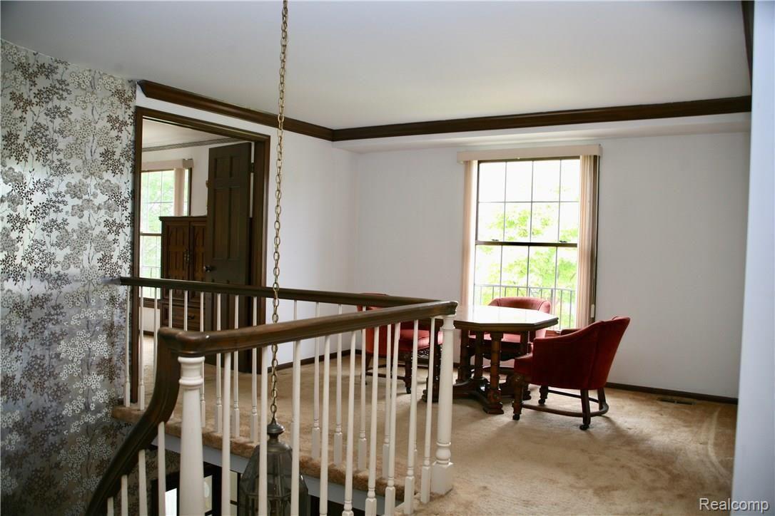 611 Deerfield Court Rochester, MI 48309 - Photo 11 of 16 9 Stairway.jpg