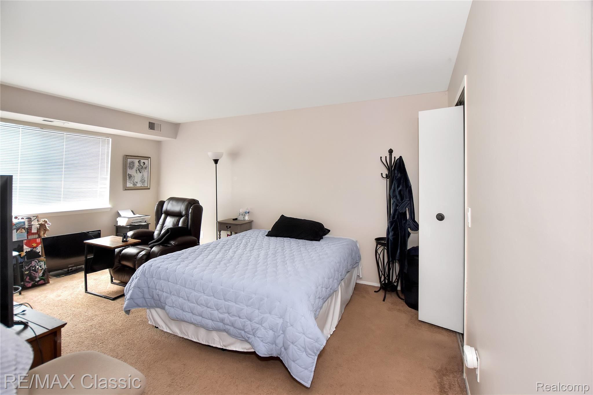30042 12 Mile Road, Unit 60 Farmington, MI 48334 - Photo 3 of 9 8ndn3xjvf0nu47hfy4smhssvbvsshvwooccgzti4.jpg
