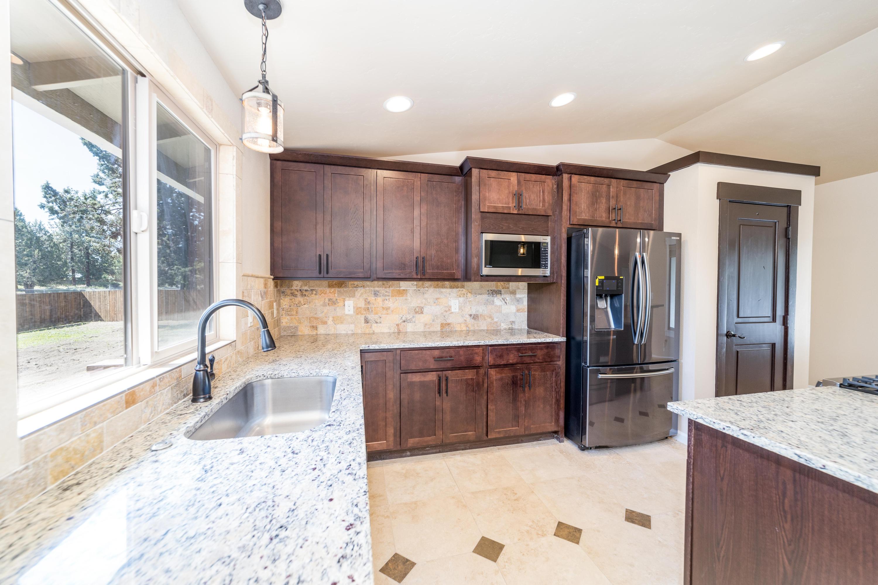 580 Southeast Craven Road Bend, OR 97702 - Photo 6 of 18 kitchen 2