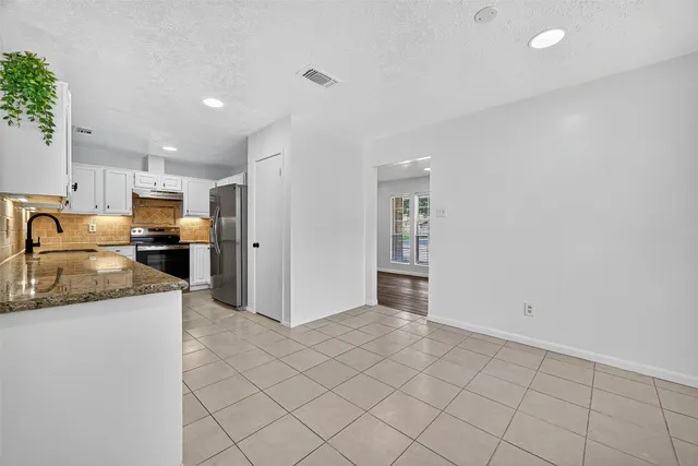 $320,000 | 2403 Barrington Pl Drive, Sugar Land, TX 77478