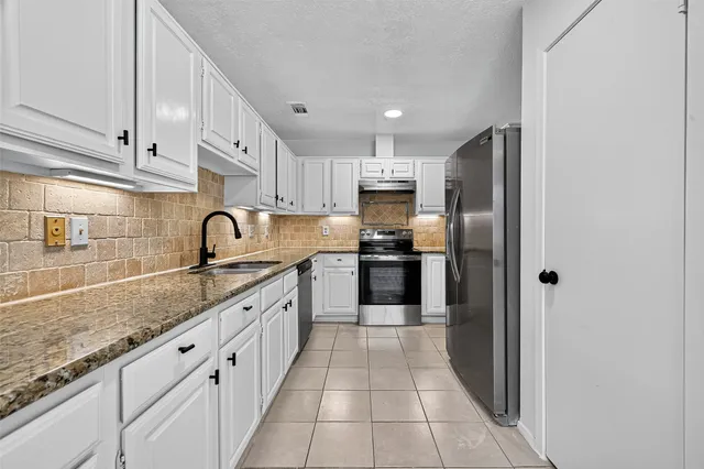 $320,000 | 2403 Barrington Pl Drive, Sugar Land, TX 77478