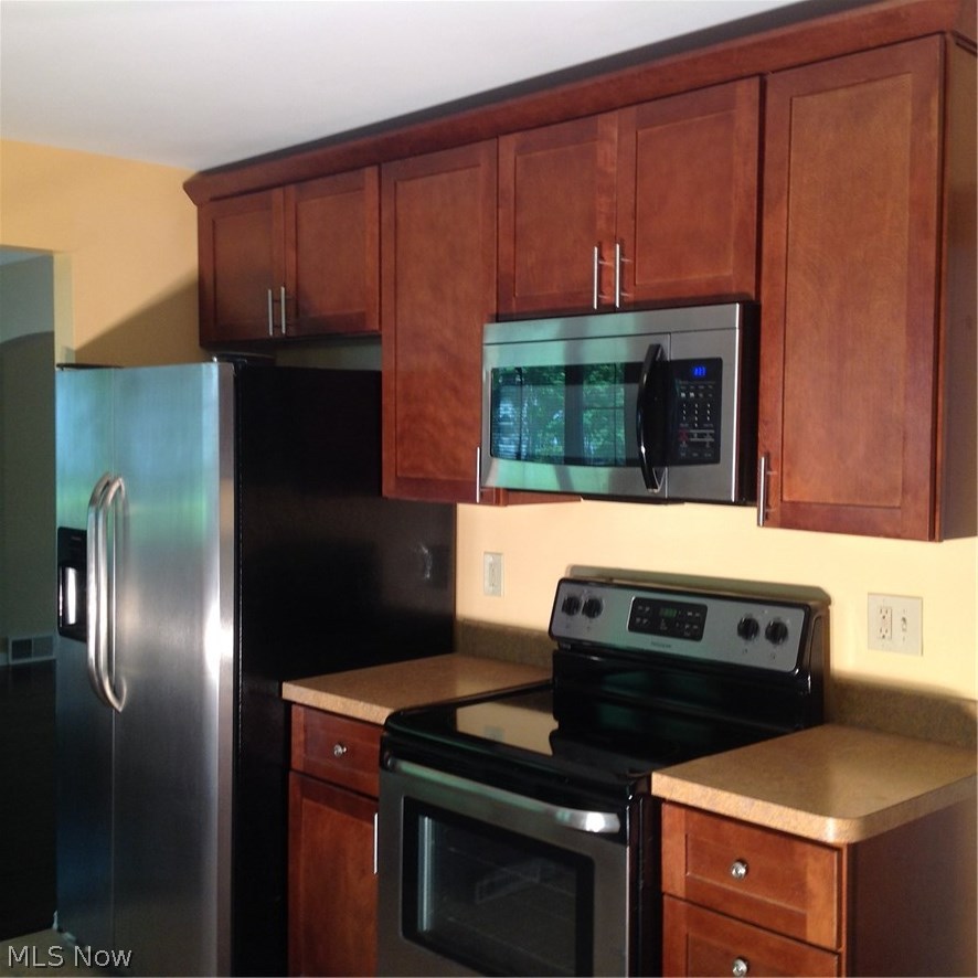 3530 Fenley Road Cleveland, OH 44121 - Photo 3 of 32 Gallery Image 3