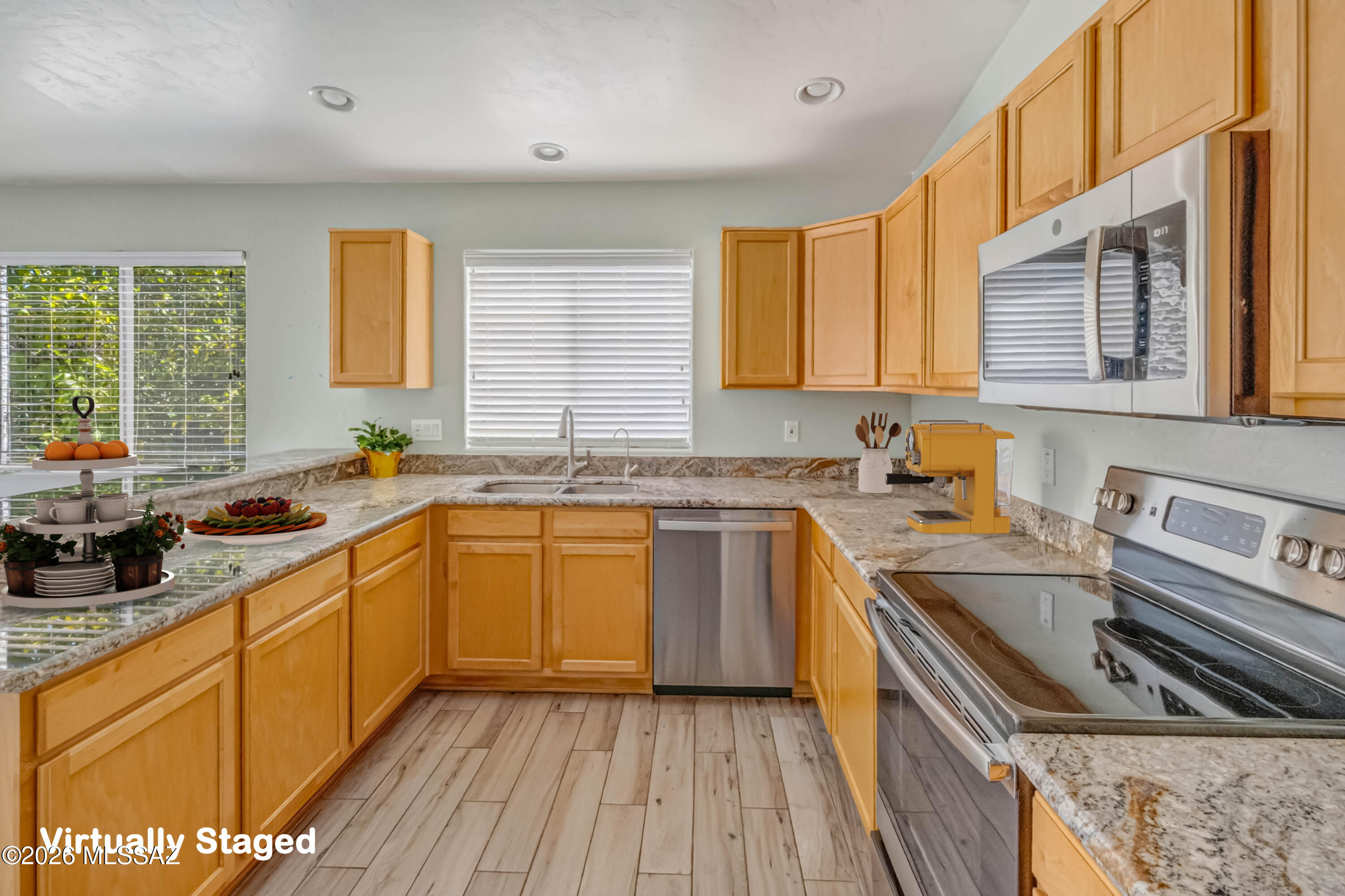 446 West Silvertip Road Tucson, AZ 85737 - Photo 20 of 51 Kitchen With SS Appliances
