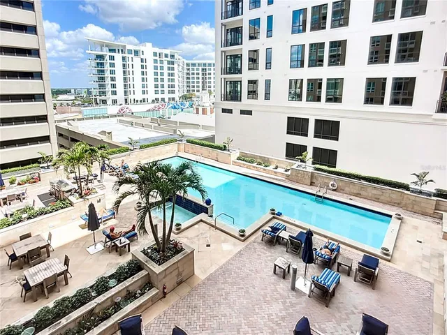 a picture of a building with a lot of stuff