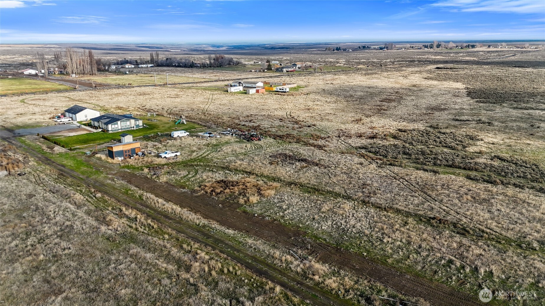 9613 Rd M Northeast Moses Lake, WA 98837 - Photo 10 of 17 a view of an ocean and beach