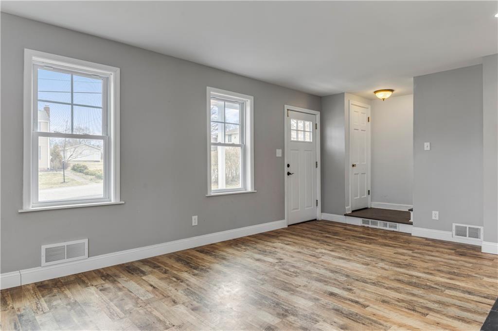 35 Circle Drive Beaver, PA 15009 - Photo 4 of 25