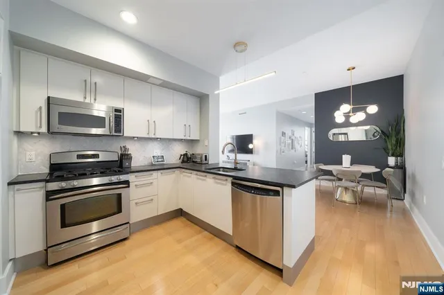 $564,900 | 4 Beacon Way, Unit 502, Jersey City, NJ 07304