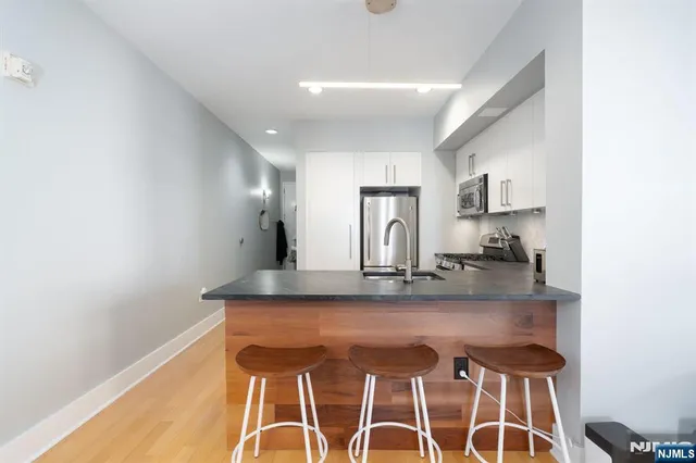 $564,900 | 4 Beacon Way, Unit 502, Jersey City, NJ 07304