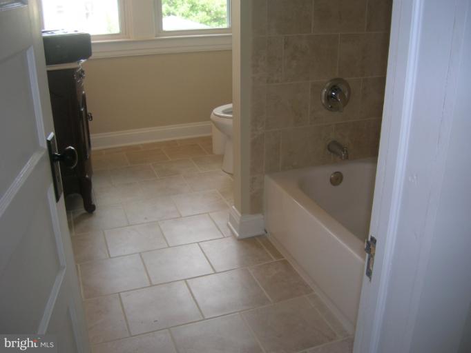 613 Coleraine Road Catonsville, MD 21229 - Photo 3 of 20 Bath (Master)