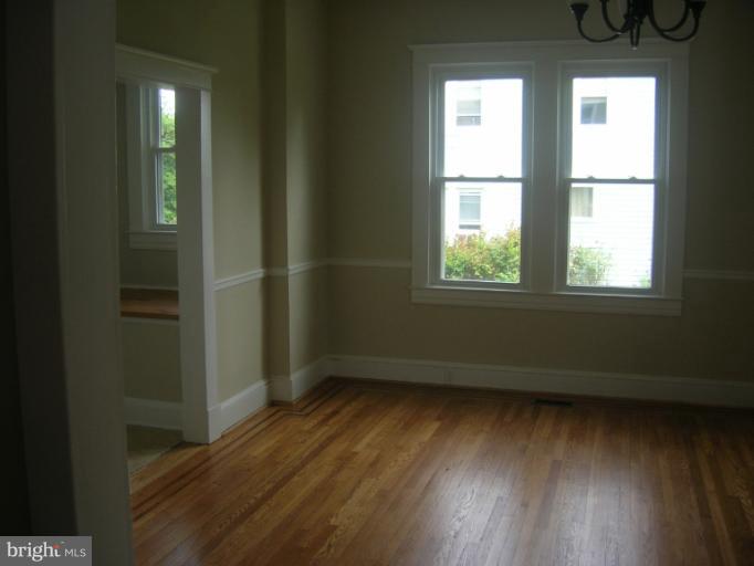 613 Coleraine Road Catonsville, MD 21229 - Photo 8 of 20 Interior (General)
