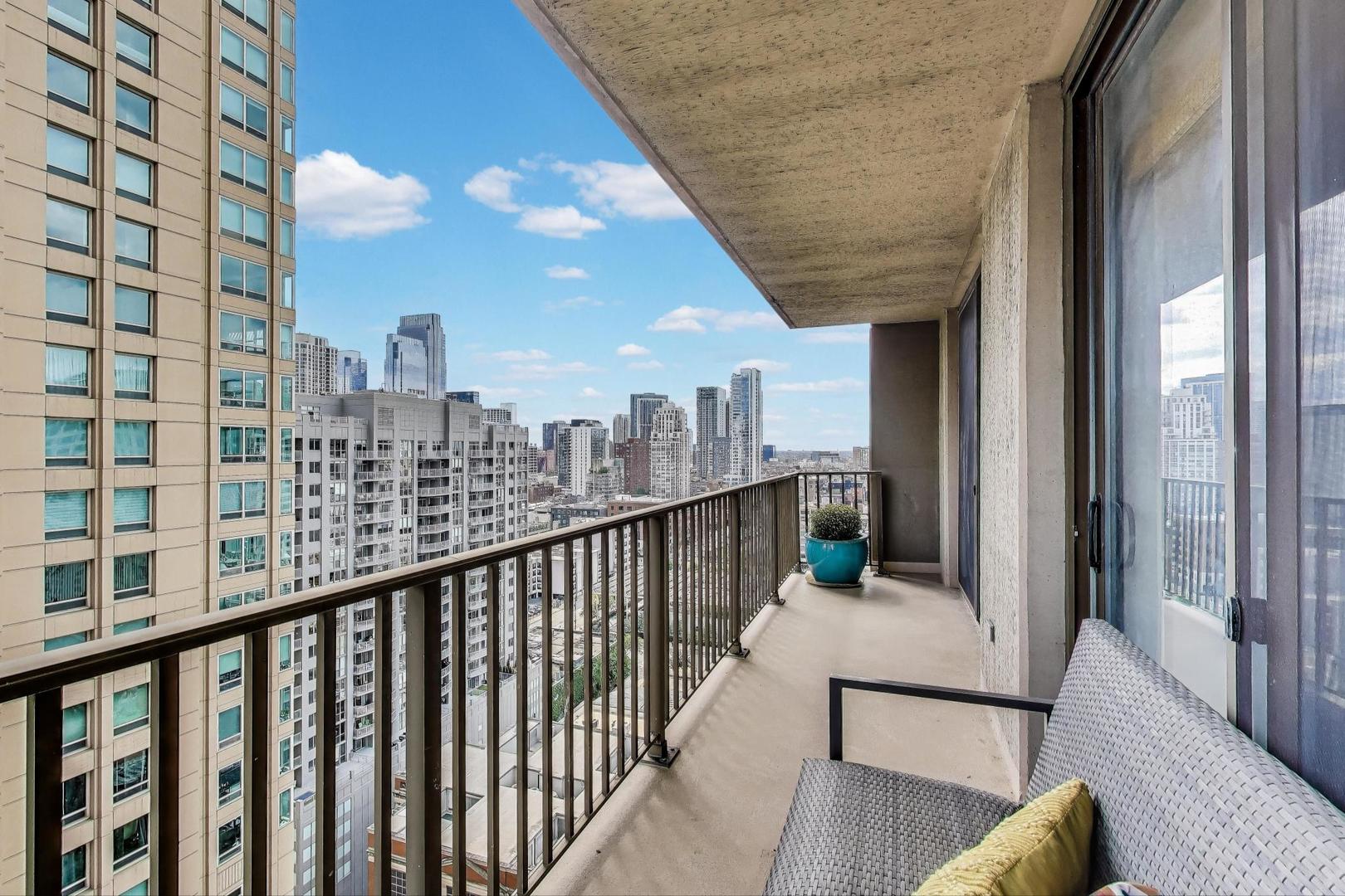 635 North Dearborn Street, Unit 2104 Chicago, IL 60654 - Photo 23 of 29 a view of a balcony with city view