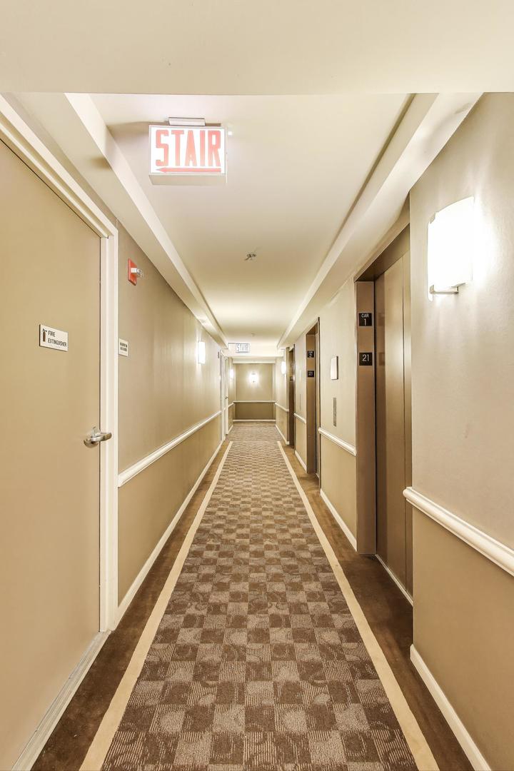 635 North Dearborn Street, Unit 2104 Chicago, IL 60654 - Photo 5 of 29 a view of a hallway