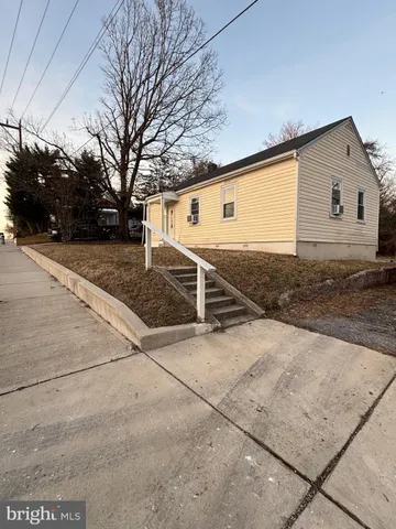 $2,395 | 5012 Suitland Road, Suitland, MD 20746