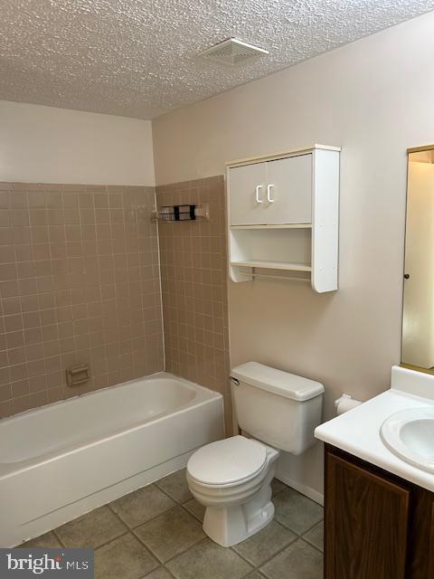 1752 Springfield Lane Frederick, MD 21702 - Photo 14 of 25 a bathroom with a toilet a sink and bathtub