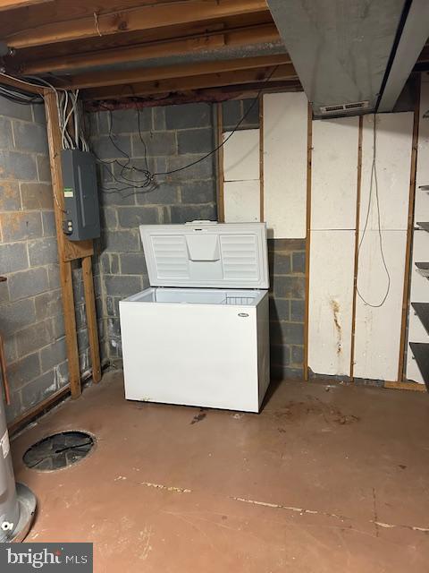1752 Springfield Lane Frederick, MD 21702 - Photo 19 of 25 a utility room with dryer and washer
