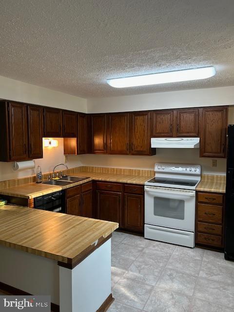 1752 Springfield Lane Frederick, MD 21702 - Photo 4 of 25 a kitchen with granite countertop a stove and a sink
