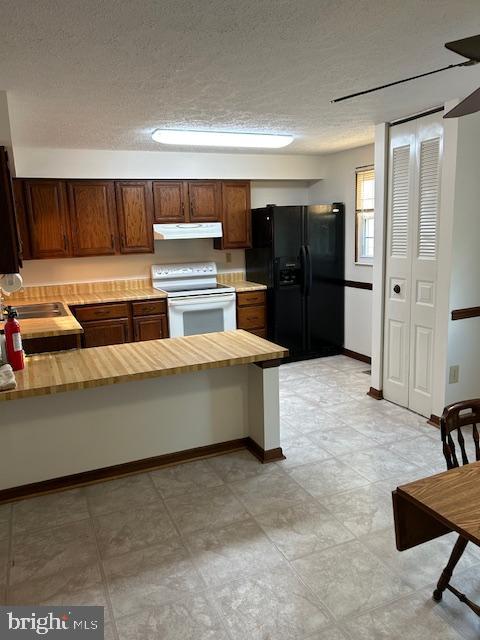 1752 Springfield Lane Frederick, MD 21702 - Photo 5 of 25 a living room with furniture