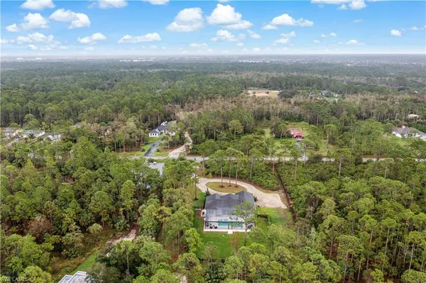 an aerial view of a house with outdoor space and lake view