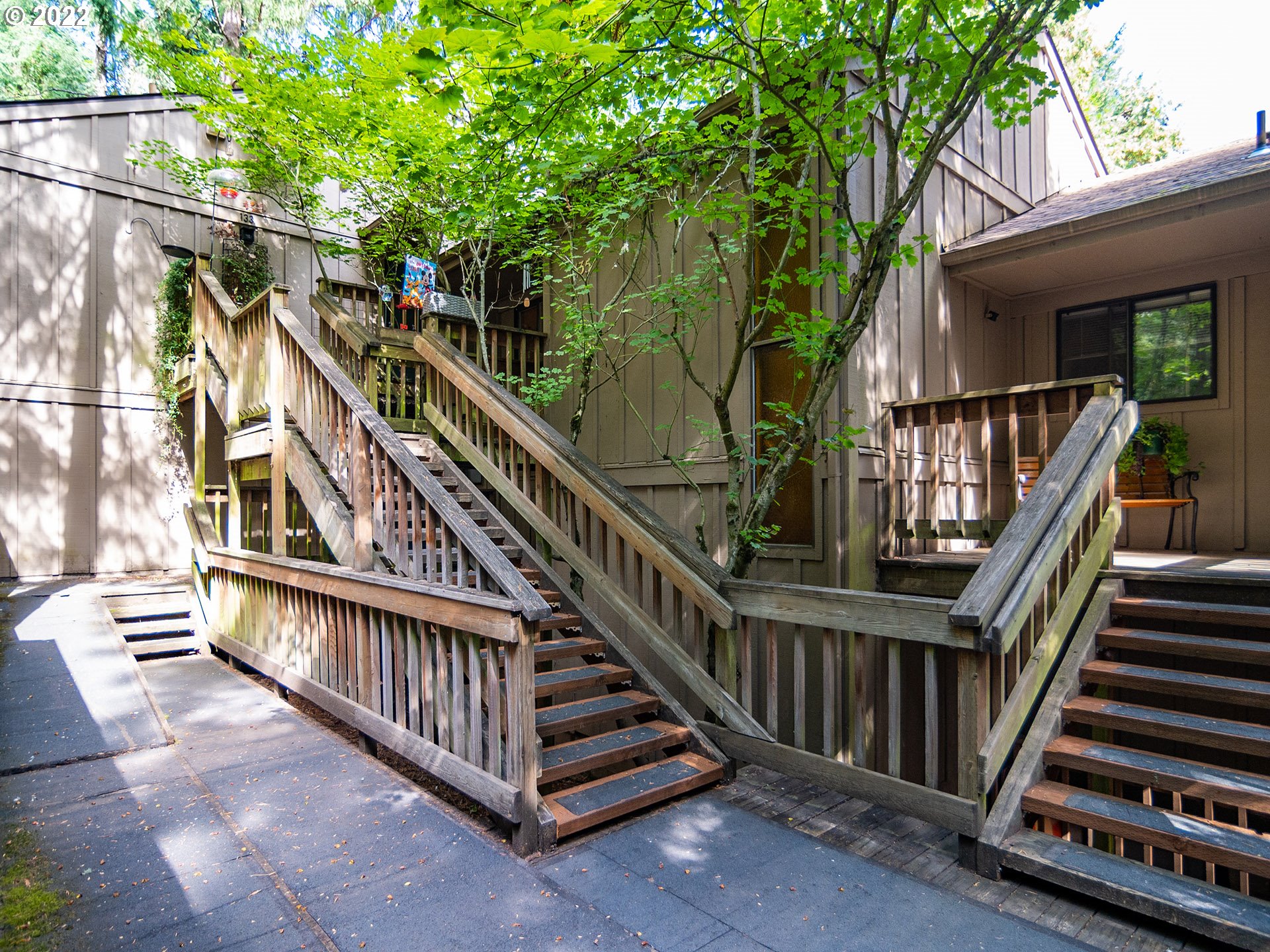 133 Treehill Loop Eugene, OR 97405 - Photo 2 of 27 Gallery Image 2