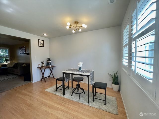 a view of a livingroom and dining room