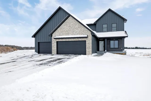 $714,900 | 470 Sea Wing Boulevard, Prescott, WI 54021