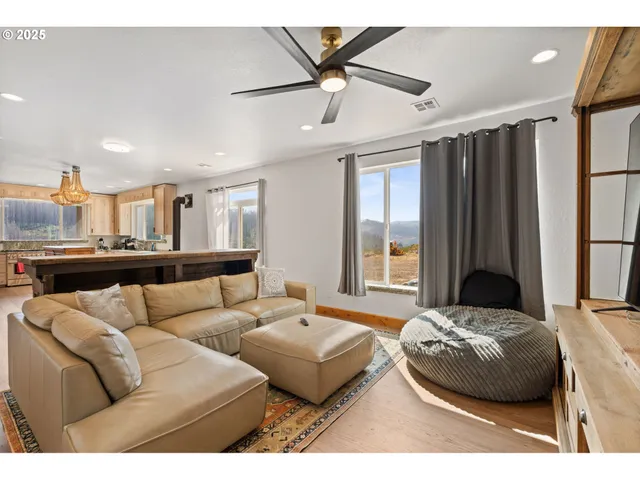 $1,599,000 | 47555 McKenzie Highway, Vida, OR 97488