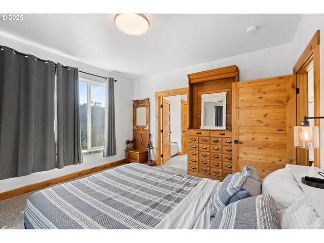 $1,599,000 | 47555 McKenzie Highway, Vida, OR 97488