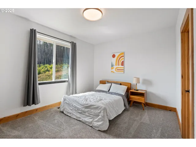 $1,599,000 | 47555 McKenzie Highway, Vida, OR 97488