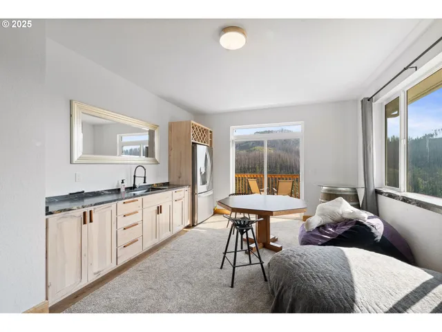 $1,599,000 | 47555 McKenzie Highway, Vida, OR 97488