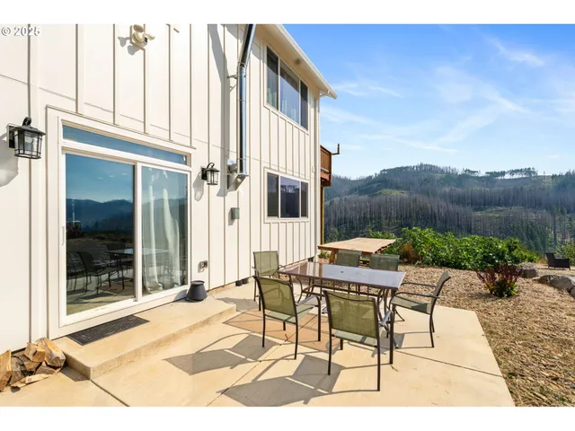 $1,599,000 | 47555 McKenzie Highway, Vida, OR 97488