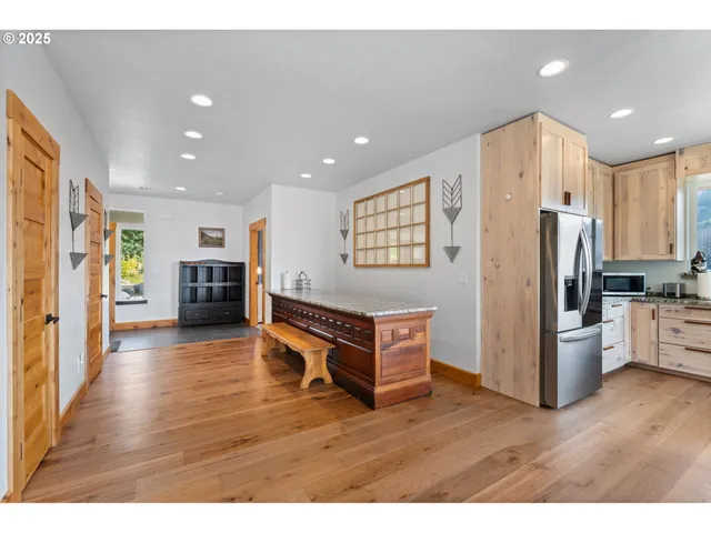 $1,599,000 | 47555 McKenzie Highway, Vida, OR 97488