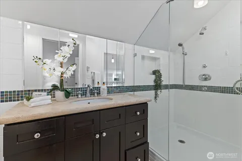 $1,609,000 | 6523 40th Avenue Northeast, Seattle, WA 98115