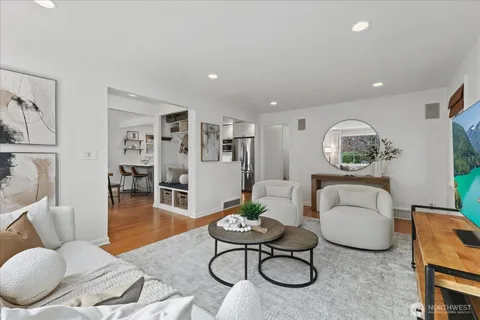 $1,609,000 | 6523 40th Avenue Northeast, Seattle, WA 98115